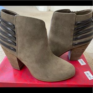 NEW Carlos Santana Booties grey/beige size 9.5